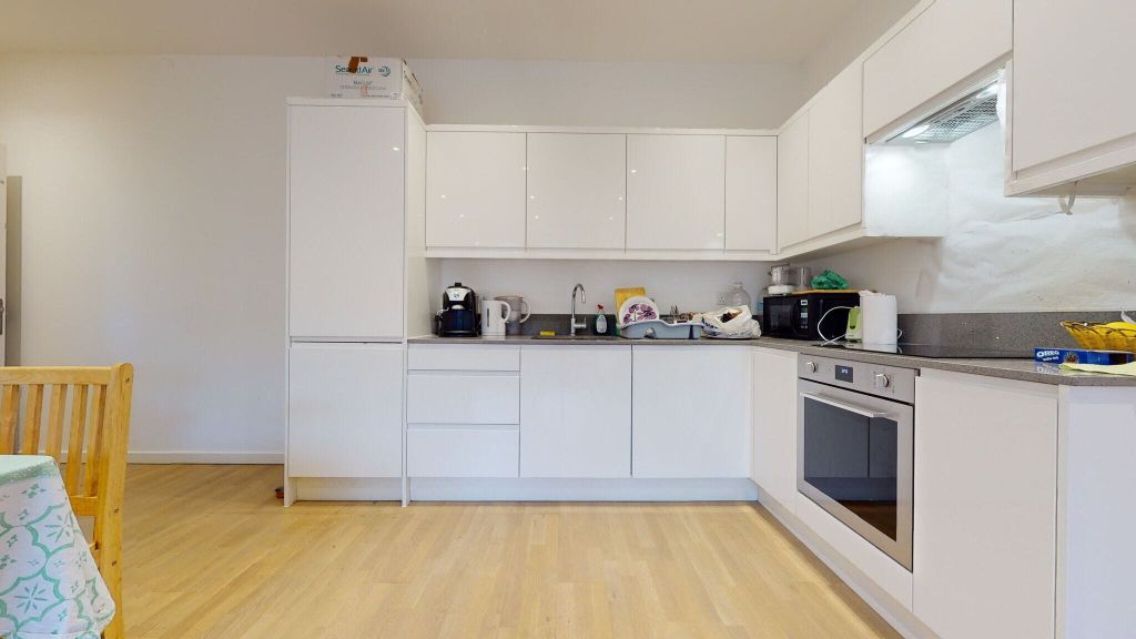 Property photo 2 of 11 Kitchen