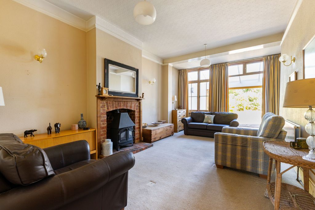 Property photo 2 of 12