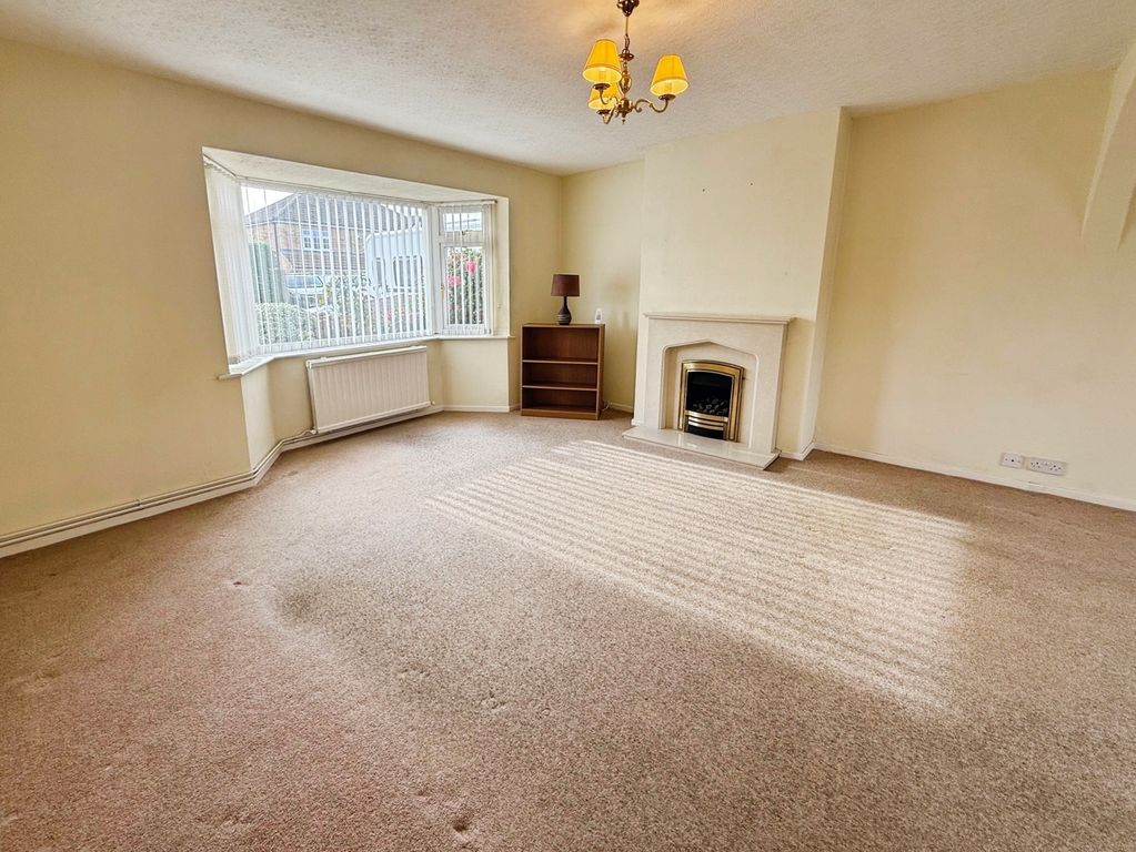 Property photo 3 of 15 Lounge