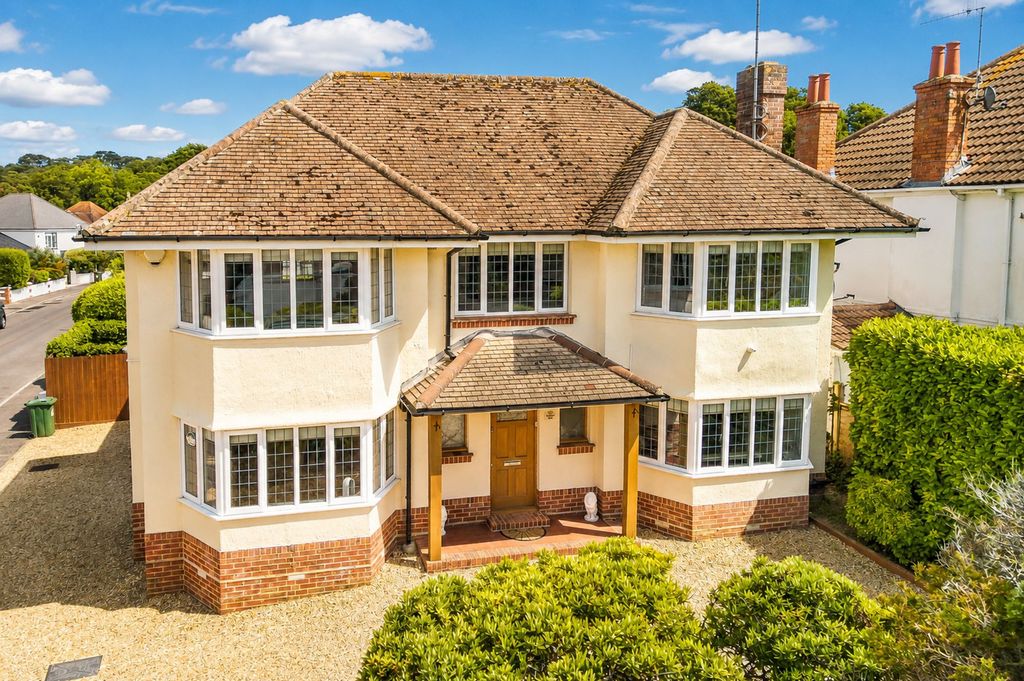 Property photo 1 of 32