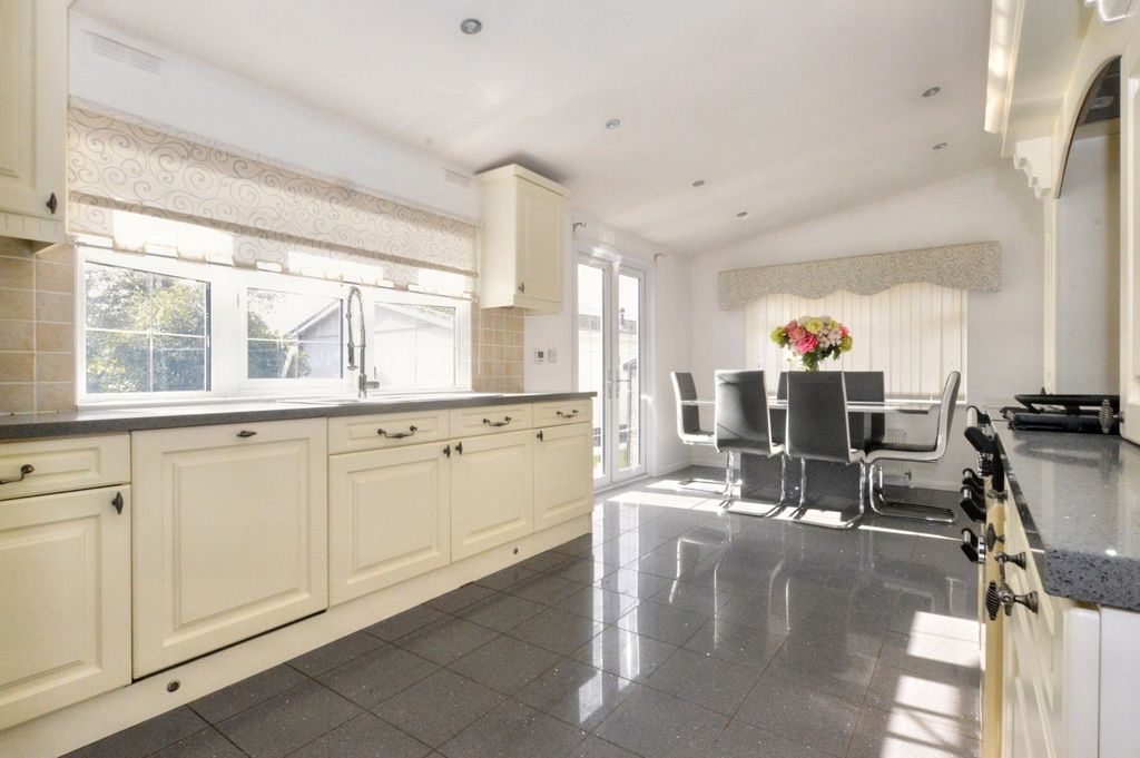 Property photo 2 of 15 Kitchen/Dining Room