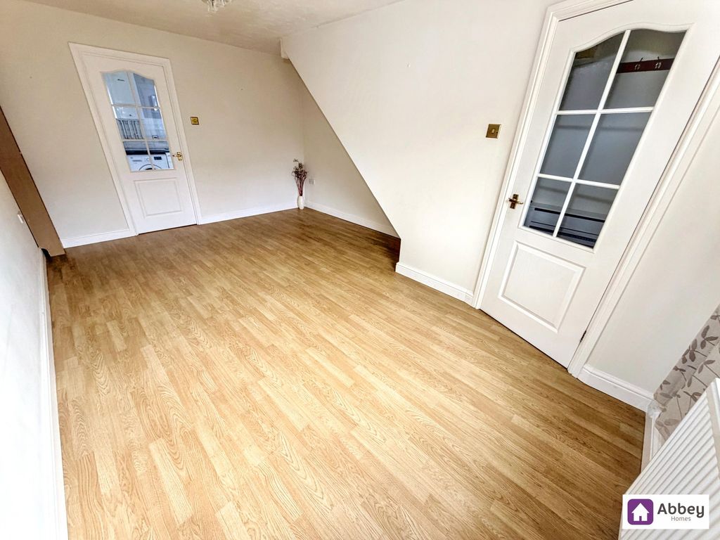 Property photo 3 of 11 Lounge