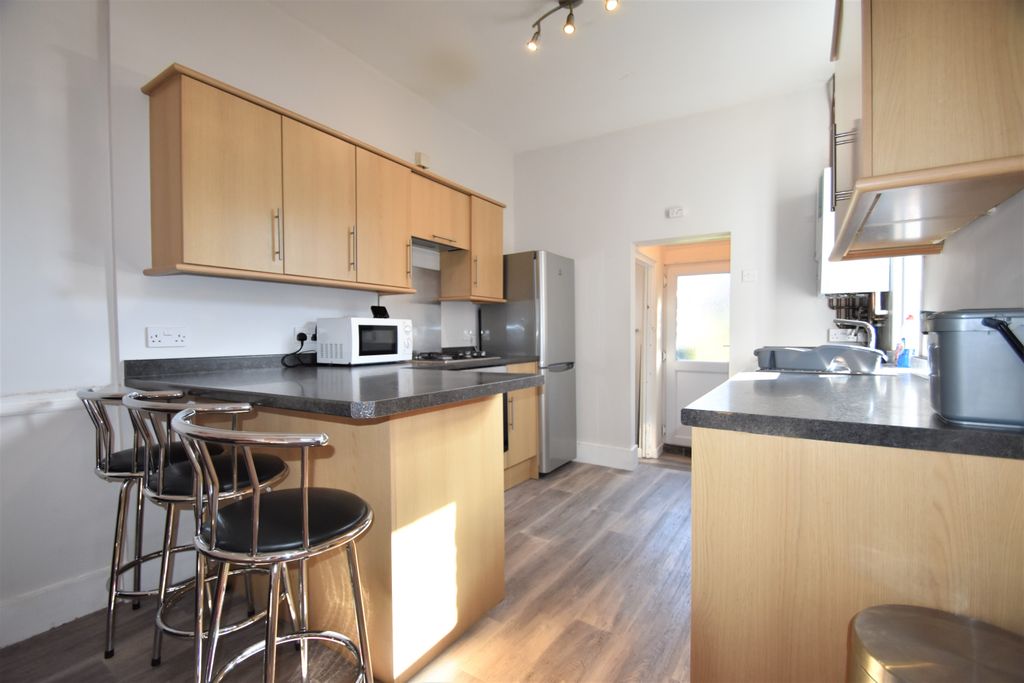 Property photo 1 of 9 Photo 02