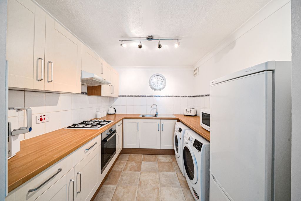 Property photo 1 of 8 1347875-1-68B6d49...