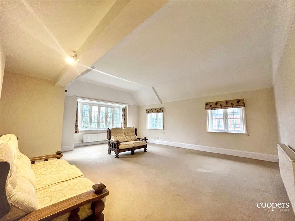 Property photo 3 of 9 Lounge (3).Jpg