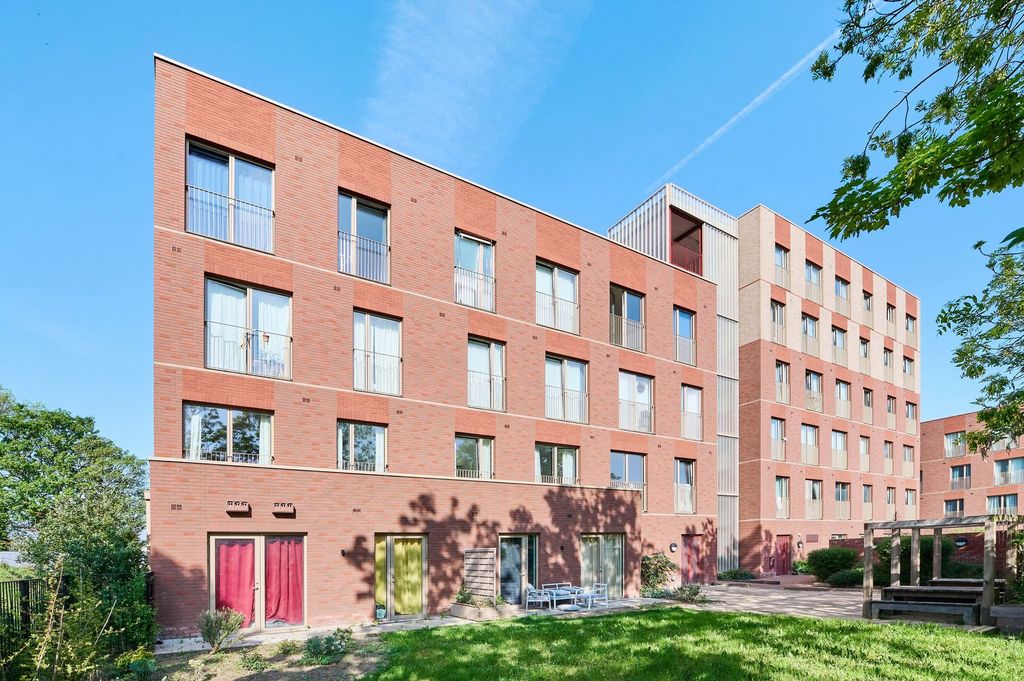 Property photo 1 of 17