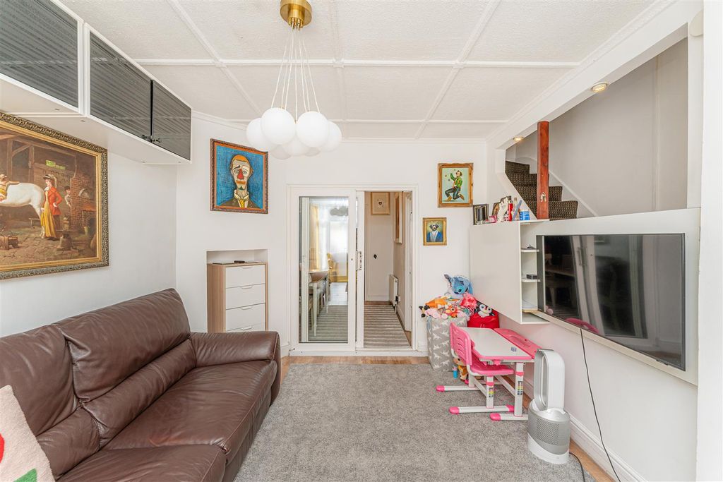 Property photo 2 of 19