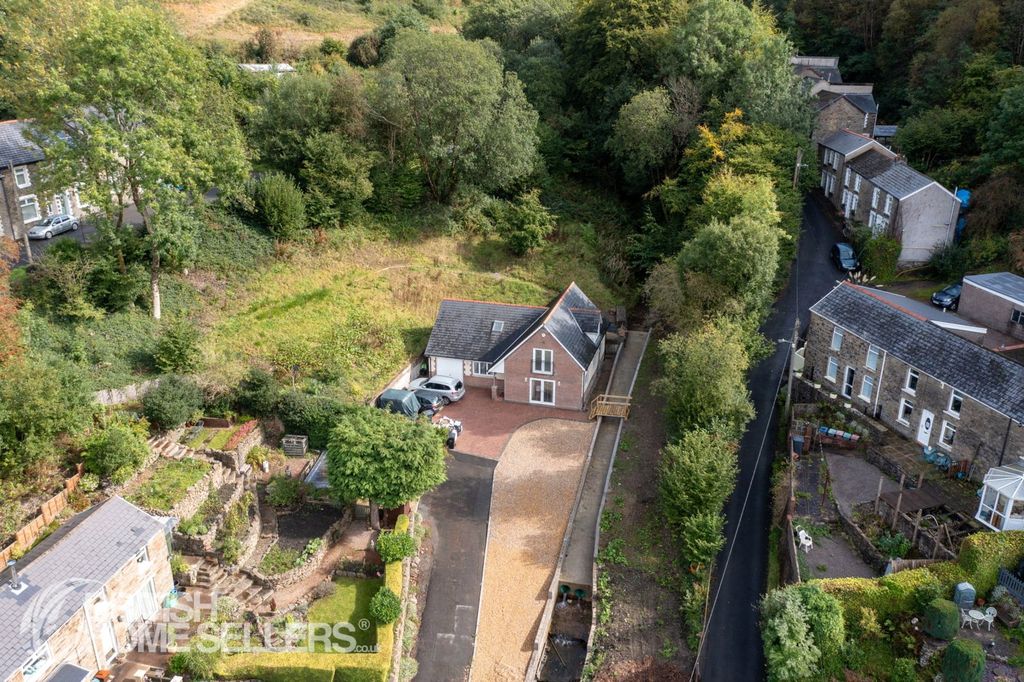 Property photo 3 of 38 Picture No. 06