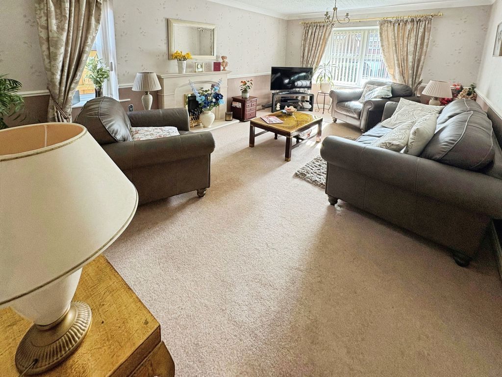 Property photo 2 of 11 Photo 3