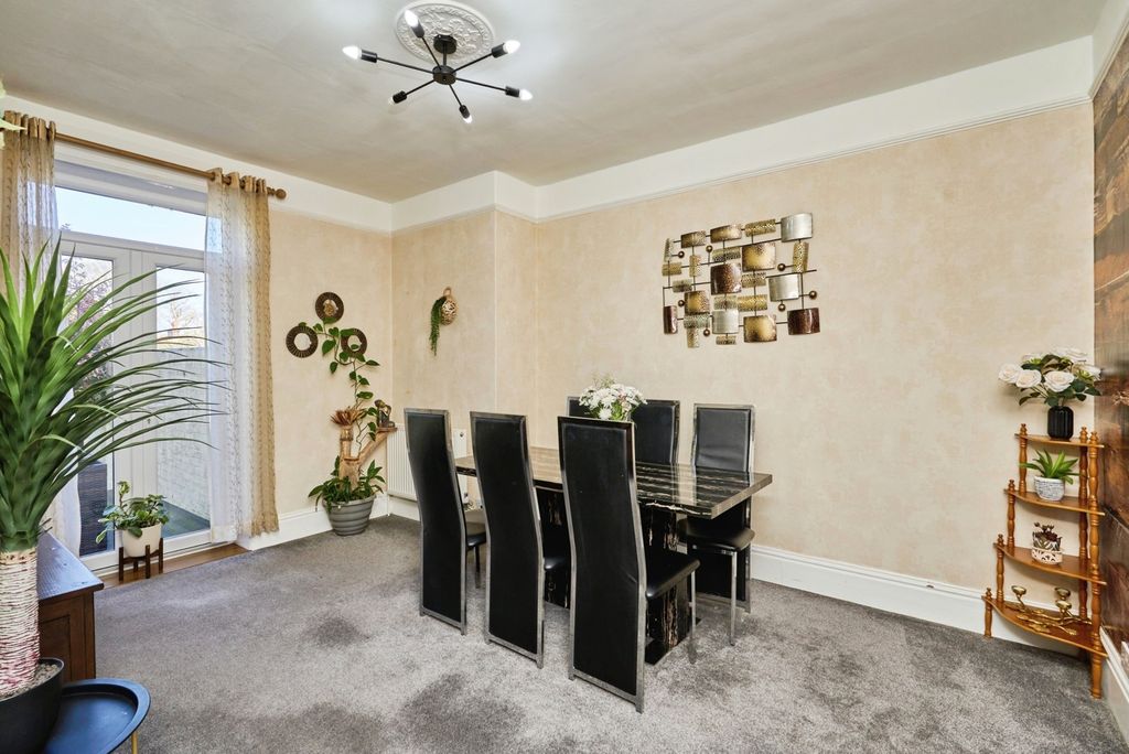 Property photo 2 of 28 Dining Room