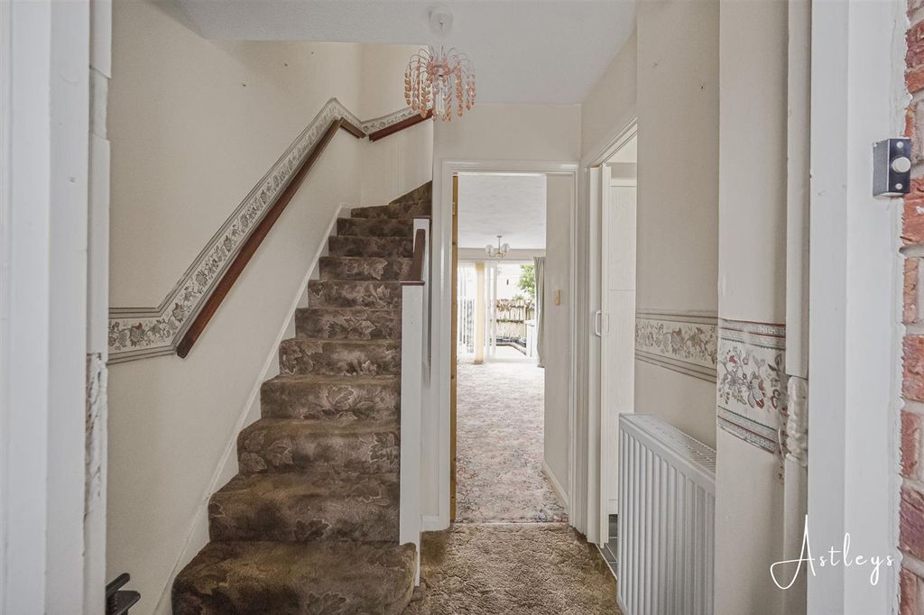 Property photo 3 of 16 Hallway