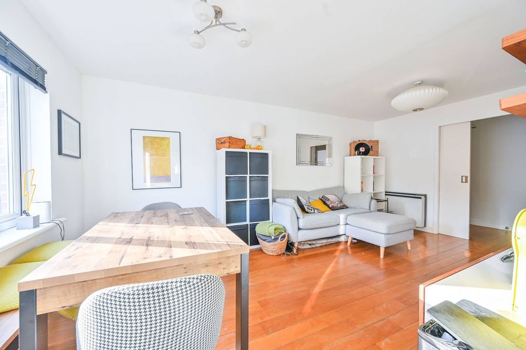 Property photo 3 of 11