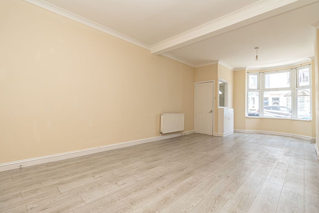 Property photo 2 of 20 .
