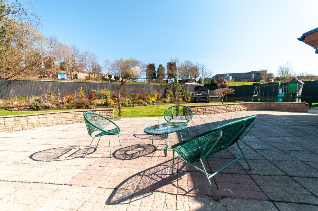 Property photo 3 of 31 Patio