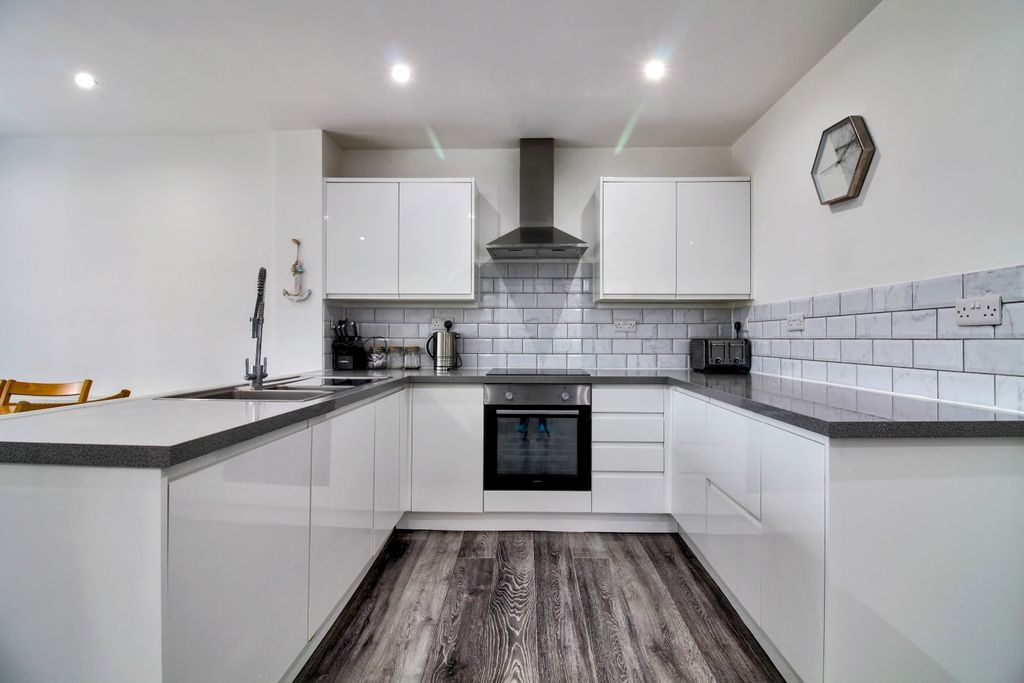 Property photo 3 of 14 Kitchen  - Hyde Road Kenilworth - Matt Clinton Ewe