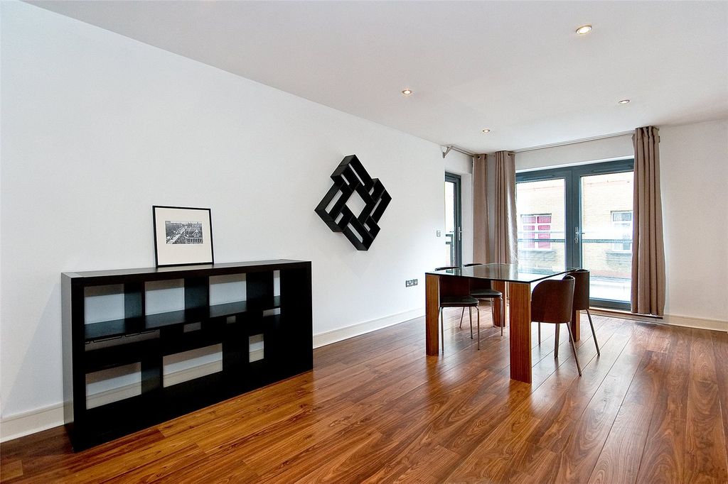 Property photo 2 of 16 Picture No. 24