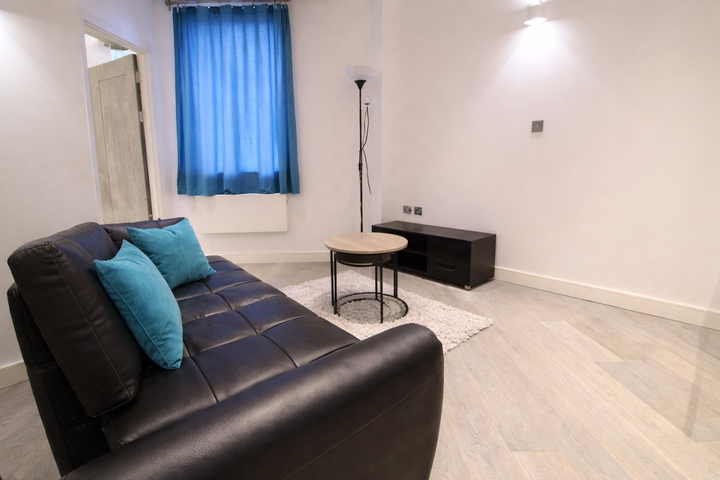 Property photo 1 of 5 1 Bed Flat To Rent Verona Apartments, Slough Sl1