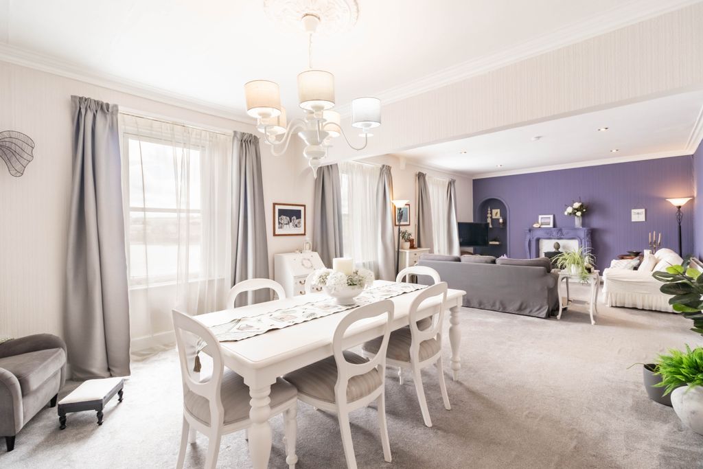 Property photo 3 of 48 Dining To Lounge
