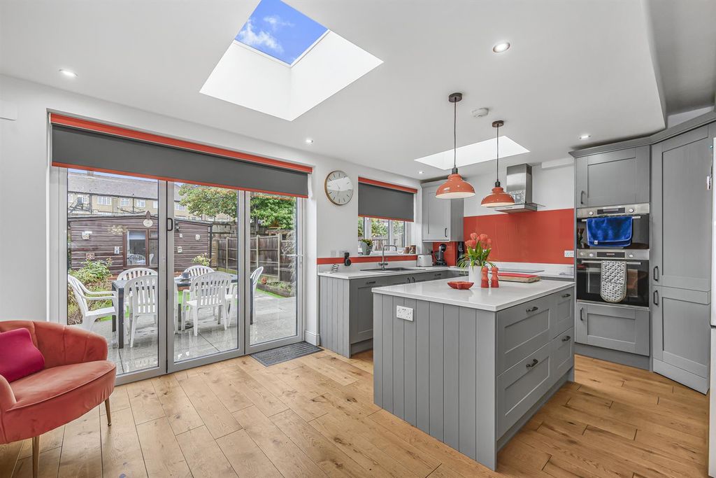 Property photo 2 of 20 Richmond Road-14.Jpg