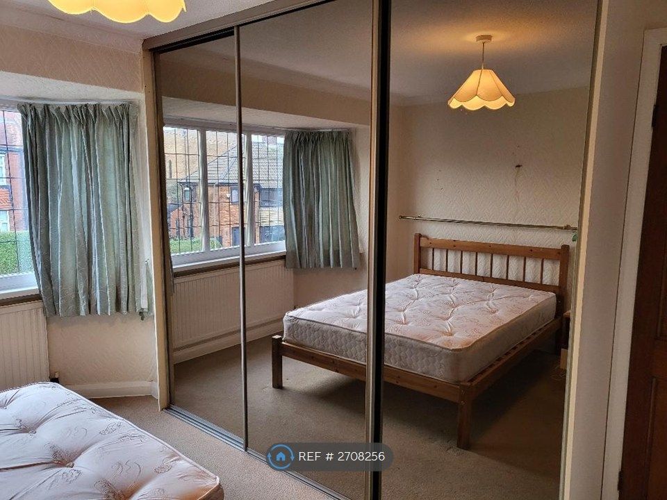 Property photo 3 of 14 1st Bedroom