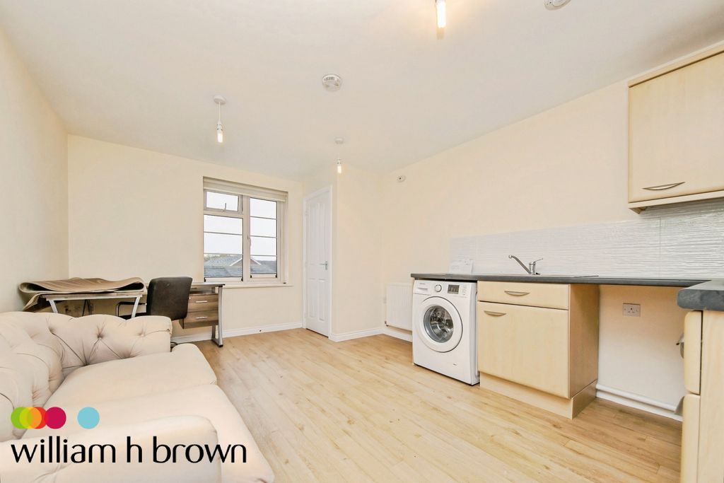 Property photo 2 of 9 Image