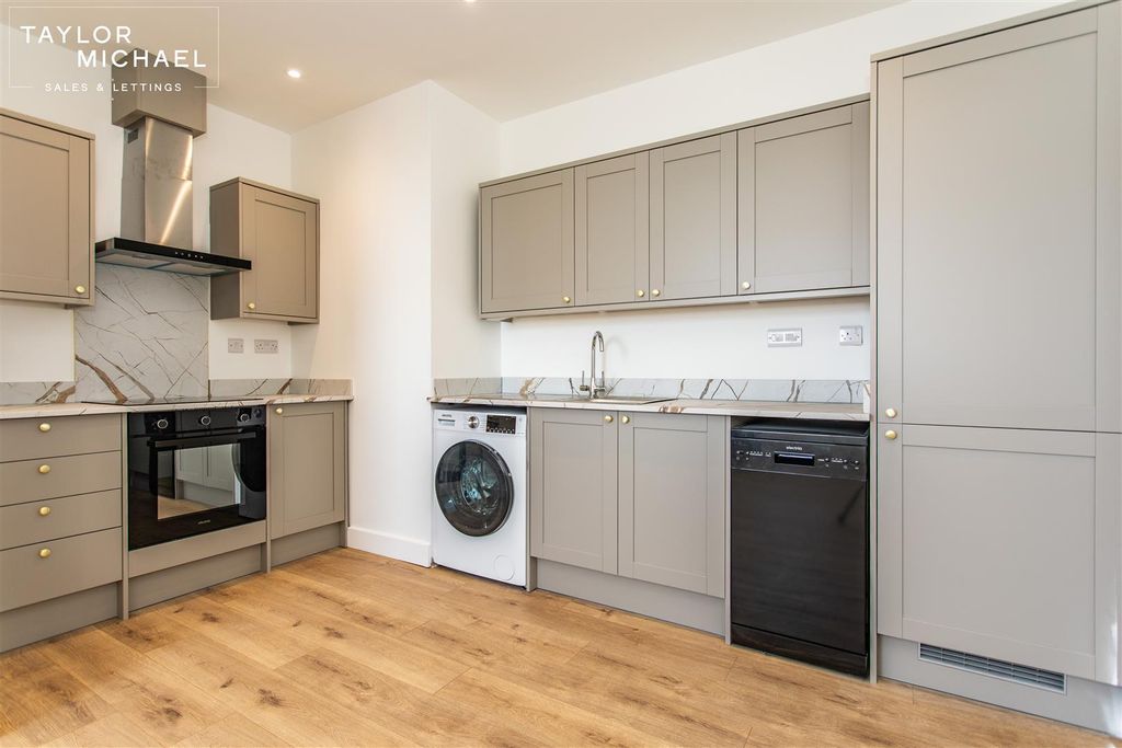 Property photo 2 of 17 Kitchen
