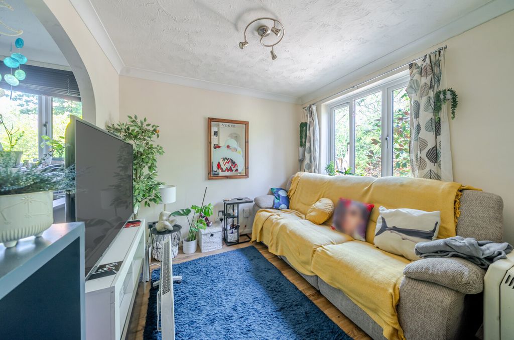 Property photo 2 of 9 1448458-10-69E8E1...