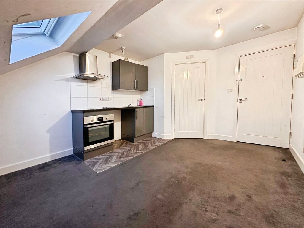 Property photo 2 of 6 Studio Living