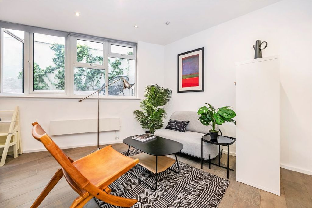 Property photo 2 of 5