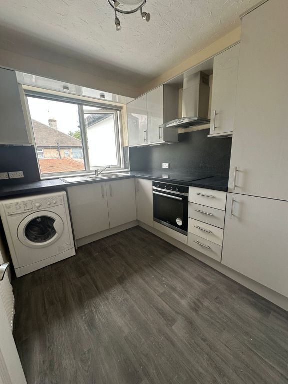 Property photo 3 of 7 Kitchen