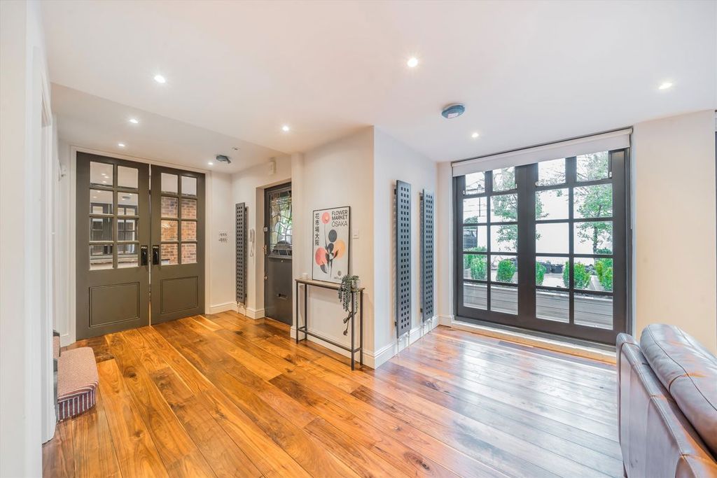 Property photo 3 of 8