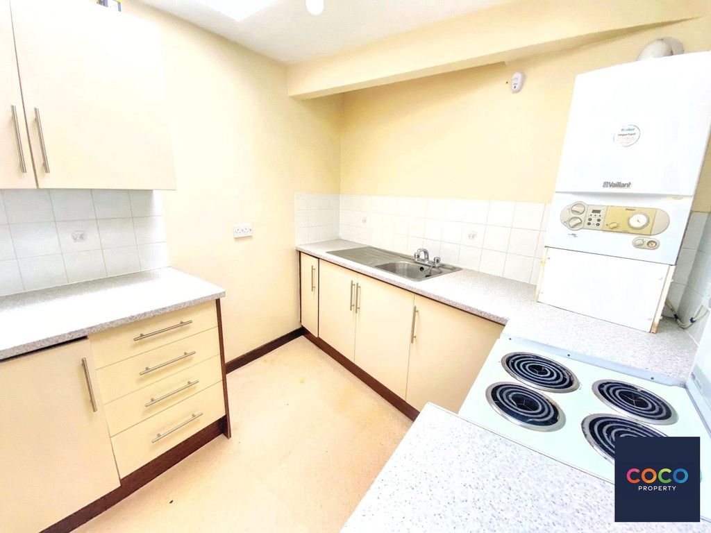 Property photo 3 of 6 Kitchen