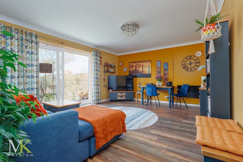 Property photo 1 of 14 Photo 5