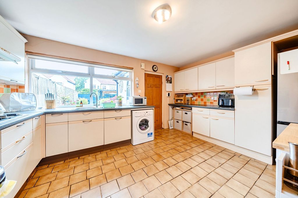 Property photo 3 of 19