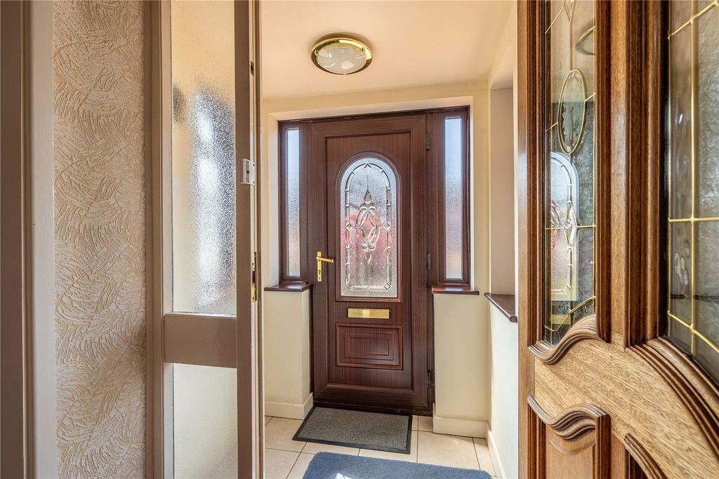 Property photo 2 of 28 Picture No. 15