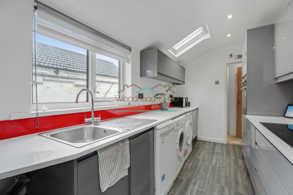 Property photo 2 of 14 A7406170 (1)