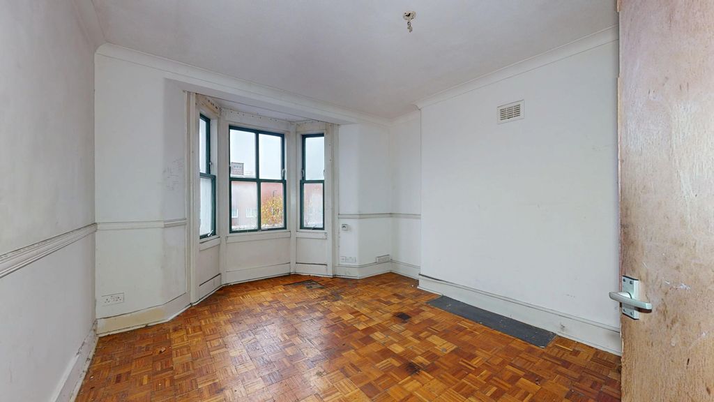 Property photo 2 of 10 90 Kingsley Flats, Old Kent Road, Bermondsey, London, Se1 5Ur