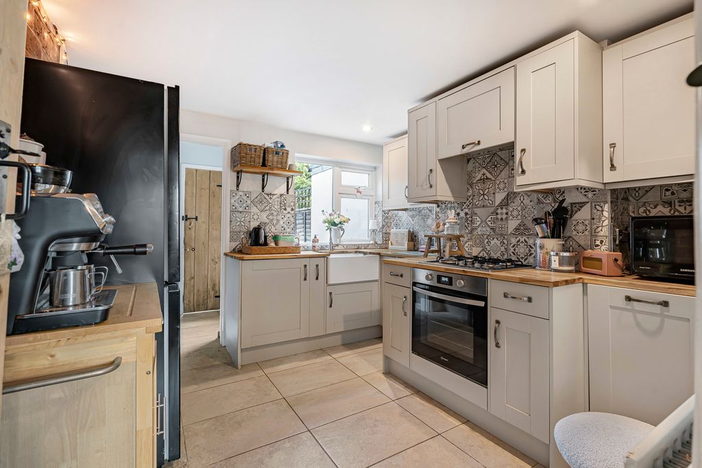 Property photo 2 of 18 16_84130.Jpg