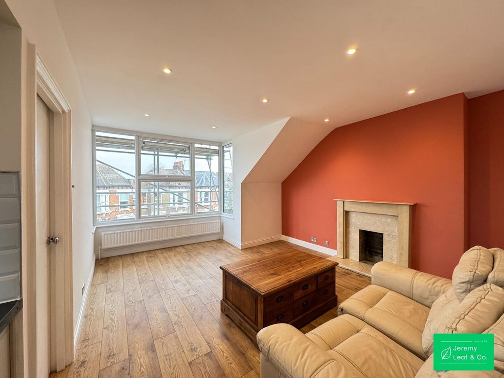 Property photo 1 of 11 Living Room