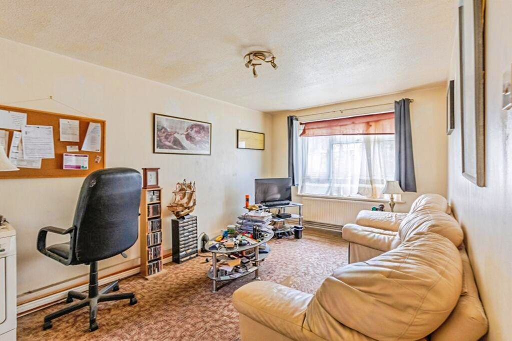 Property photo 2 of 5