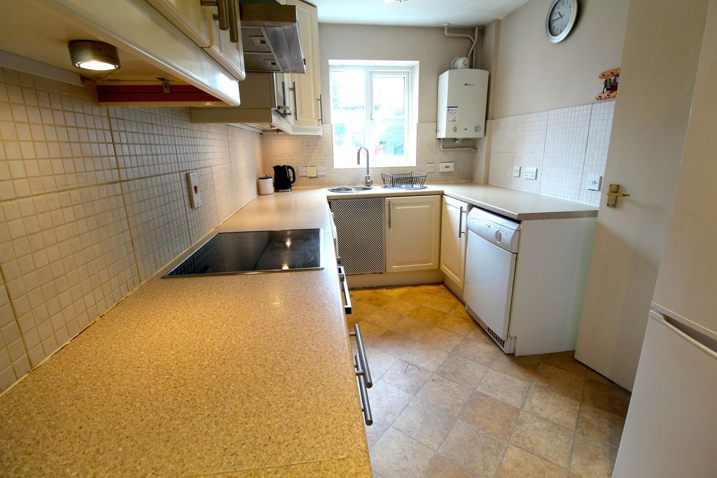 Property photo 3 of 17 Kitchen