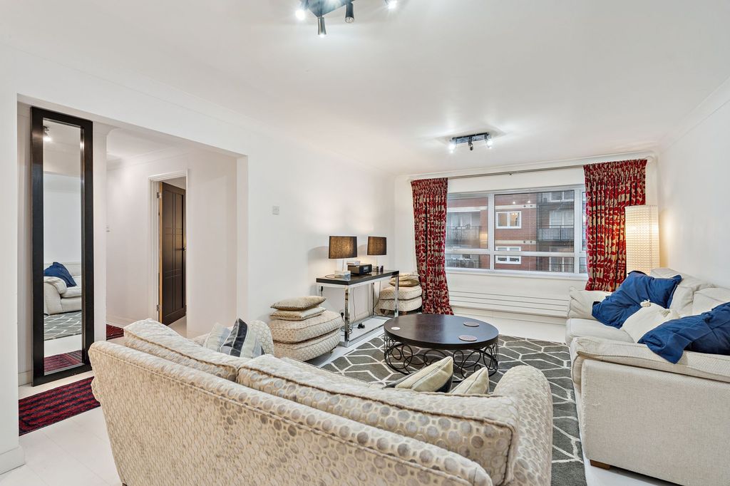 Property photo 2 of 11 Living_Dining (2)