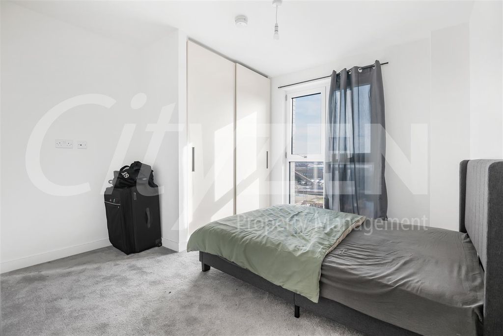 Property photo 3 of 25 Bathroom