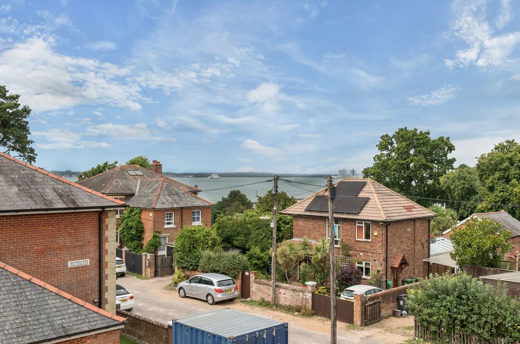 Property photo 2 of 12 1336871-14-6894Cf...