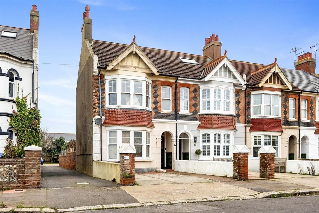 Property photo 1 of 24 Navarino Road, 15-035.Jpg