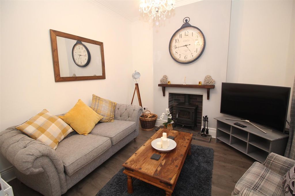 Property photo 2 of 14 Lounge