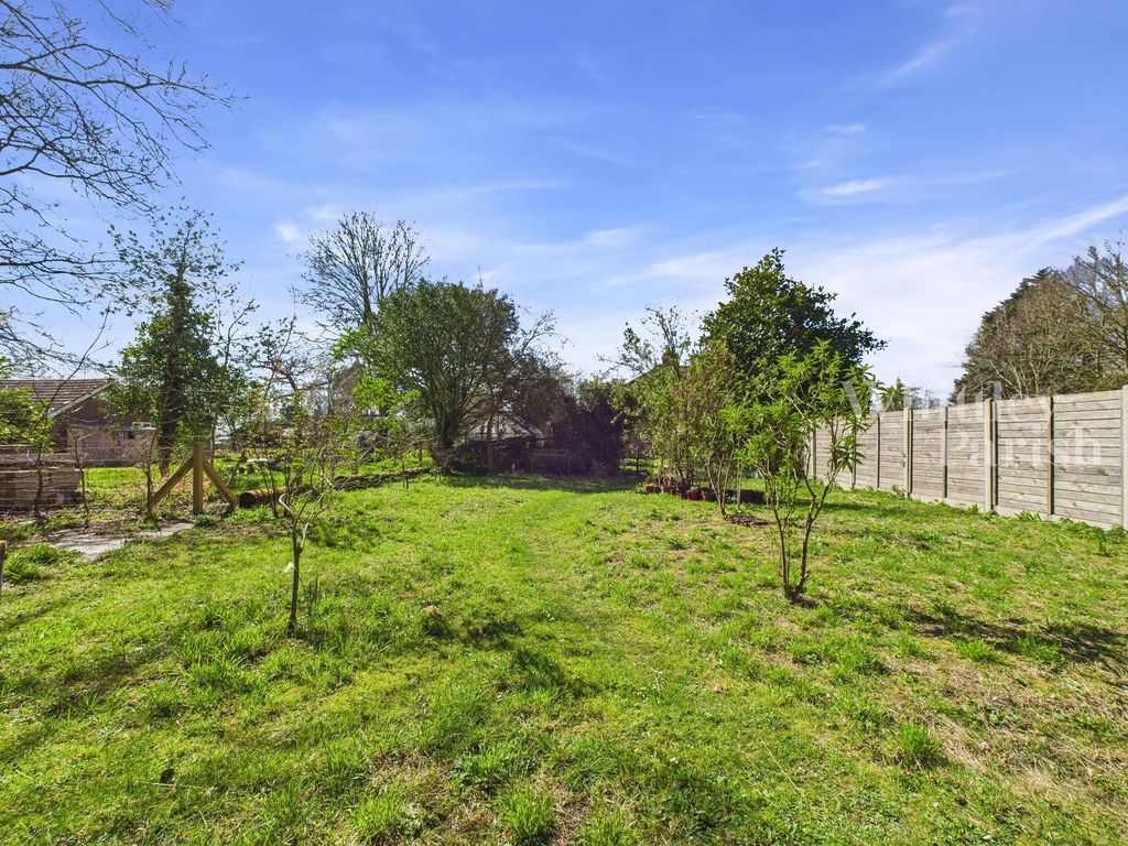 Property photo 2 of 25
