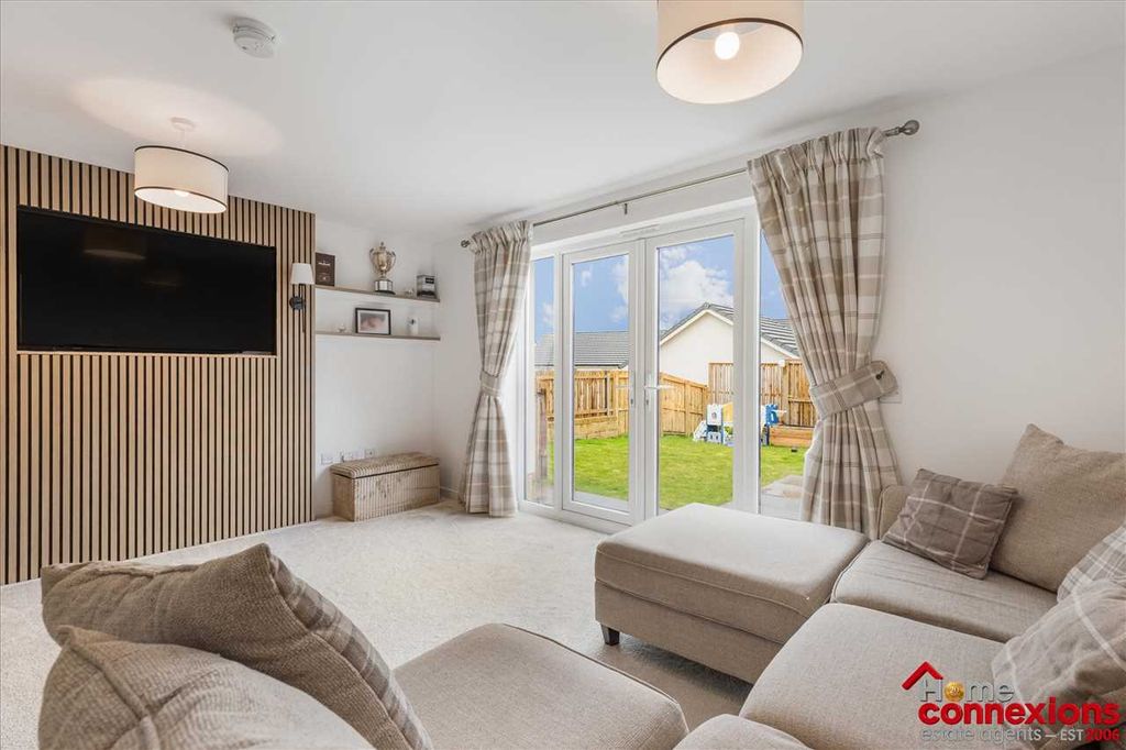 Property photo 2 of 23 Lounge Dining (1)