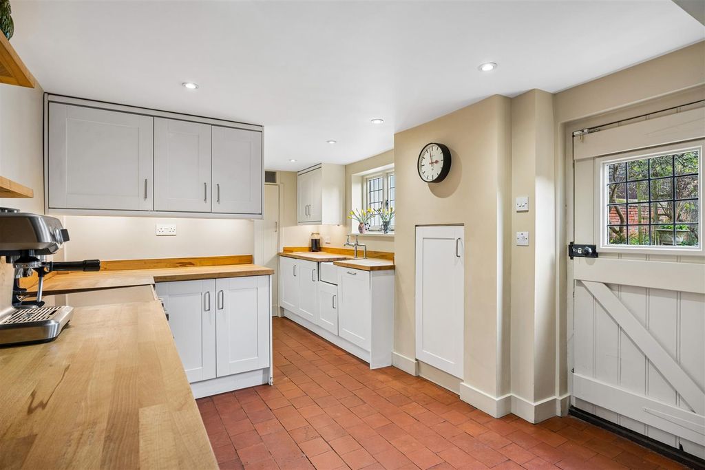 Property photo 3 of 29 Kitchen