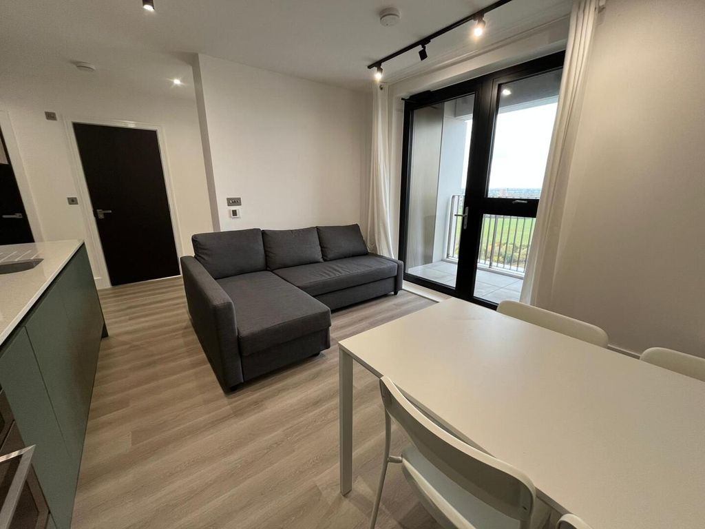 Property photo 1 of 11 Living Room